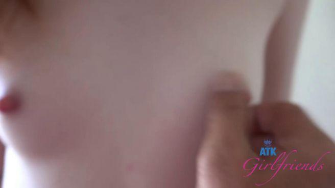 Рыжая медсестра с брекетами возбудилась от куни и трахнулась с пациентом у него дома 