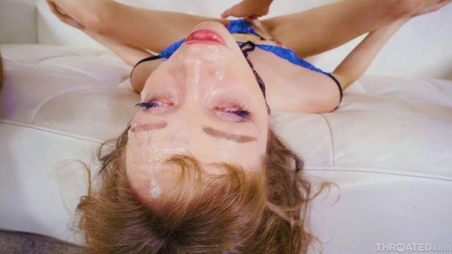 Русская красотка плачет от того насколько глубоко огромный член проникает в ее глотку